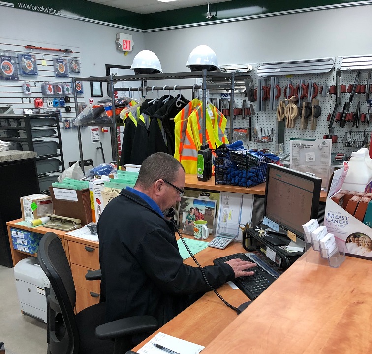 BrockWhiteCo's tweet photo. A shout out to our hard-working teams in our locations across the country working at safe distances and getting safety supplies and construction materials to the jobsites! #safety #service #OneCSG https://t.co/SiDPUo8Br3