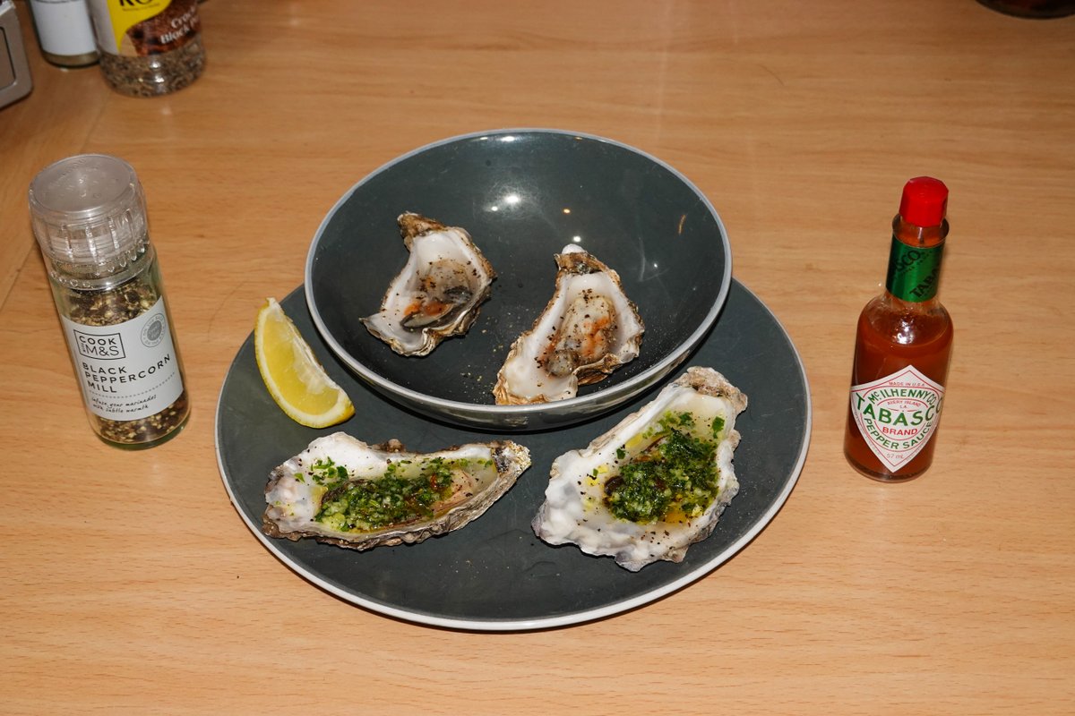 len_lemon_uk's tweet photo. Do you prefer oysters raw or grilled? Or you don't have a preference? Either way it tastes nice. The garlic-parsley-coriander butter mixture adds an extra layer of complexity to the flavour to the grilled oysters. Yum 😋 https://t.co/mgl1Oi2sxN