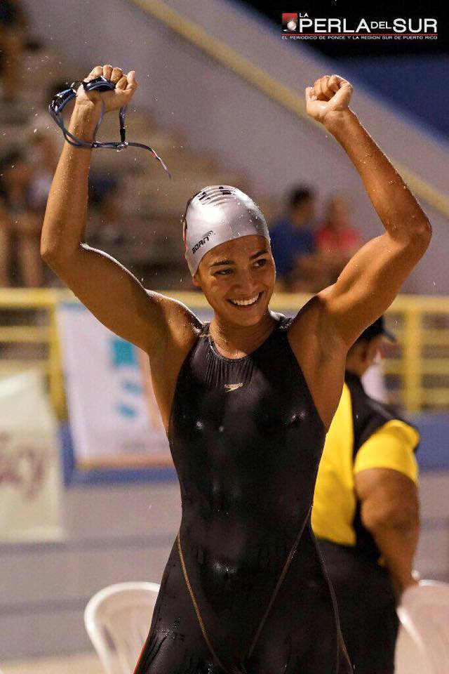 STerapeuticos's tweet photo. La #Búha Yamilka Ríos en #Justas2015 logró 🥇 en 50mts libres.  #tbt #LAINatación #UPRH 
.
.
.
Exhortamos a los ex-alumnos atletas 🦉 que nos envíen fotos para compartir y recordar. #YoSoyBúho https://t.co/ZAvXLwasBa