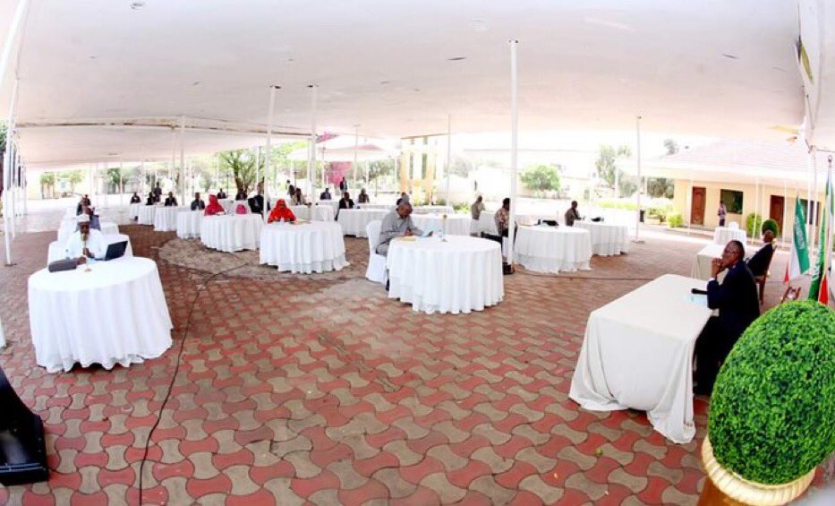 BilemohamedAli's tweet photo. #Somaliland cabinet meeting held today in #Hargeisa in an open air and 3 meter apart between participants, observing government policies on #coronavirus spread prevention. https://t.co/jTNh0WncnS