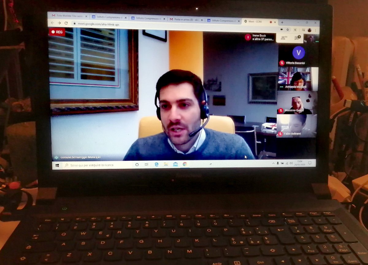 icbernareggio's tweet photo. Il Sindaco e il Dirigente scolastico incontrano in videoconferenza il C.C.R.R. #cittadinanzadigitale https://t.co/CVaHvQwPgu