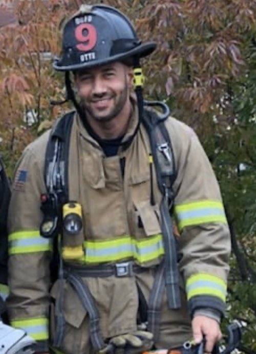 emilyaustenTV's tweet photo. Big thank you and prayers to my brother-in-law and all of those risking their health everyday to control #COVID19. We are so grateful. #dcfd #engine9 #StayHome https://t.co/NdjCmiOCoi