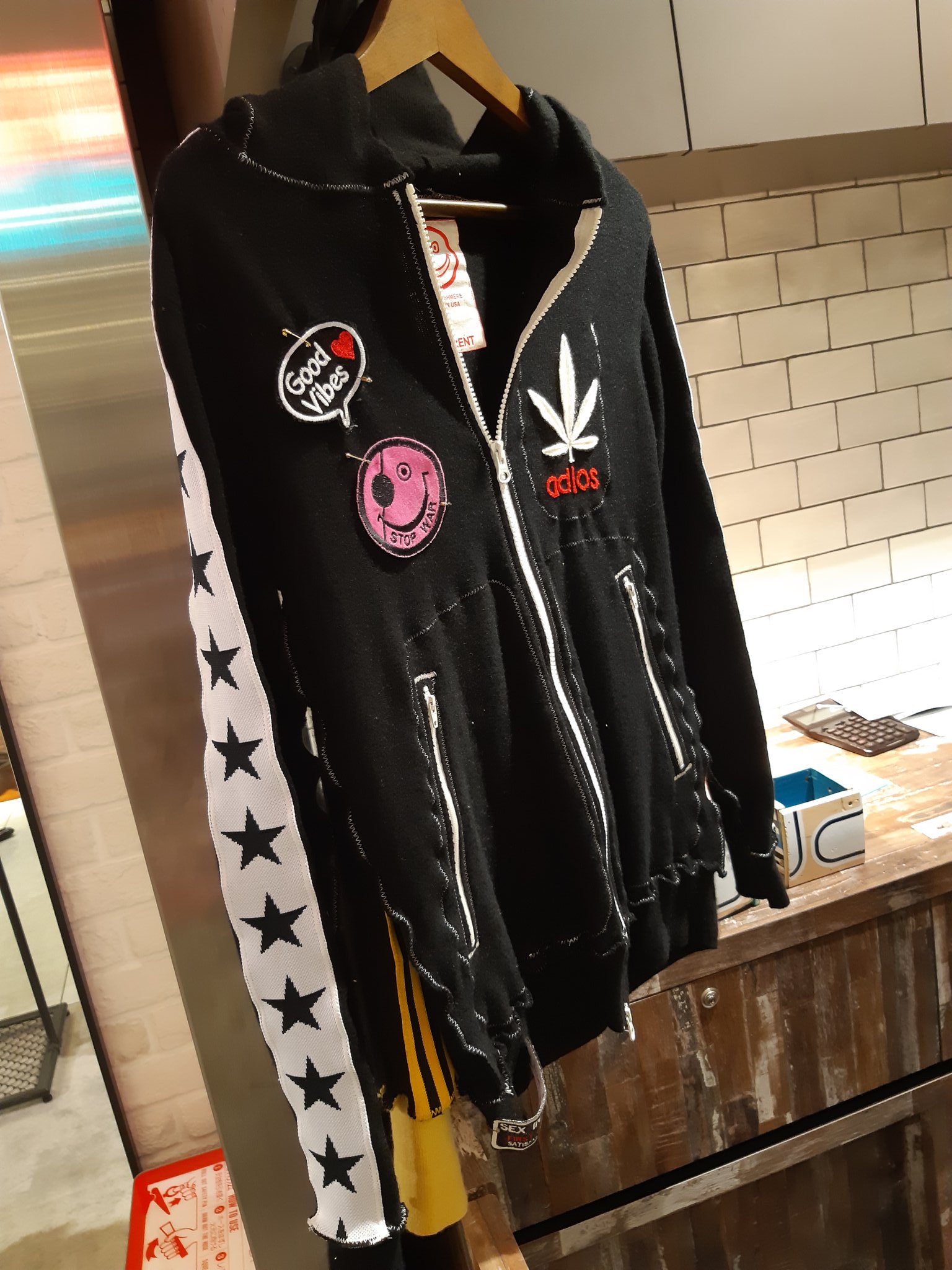 Awazu Rinceaux 自由で楽しい良い空間でした 出来上がり楽しみ Alm Alovemovement Remake Vintage カシミア カシミアジャージ ウールブランケット カシミアパーカー リメイク ヴィンテージ ワッペンカスタム T Co Lvdjdjnrp9