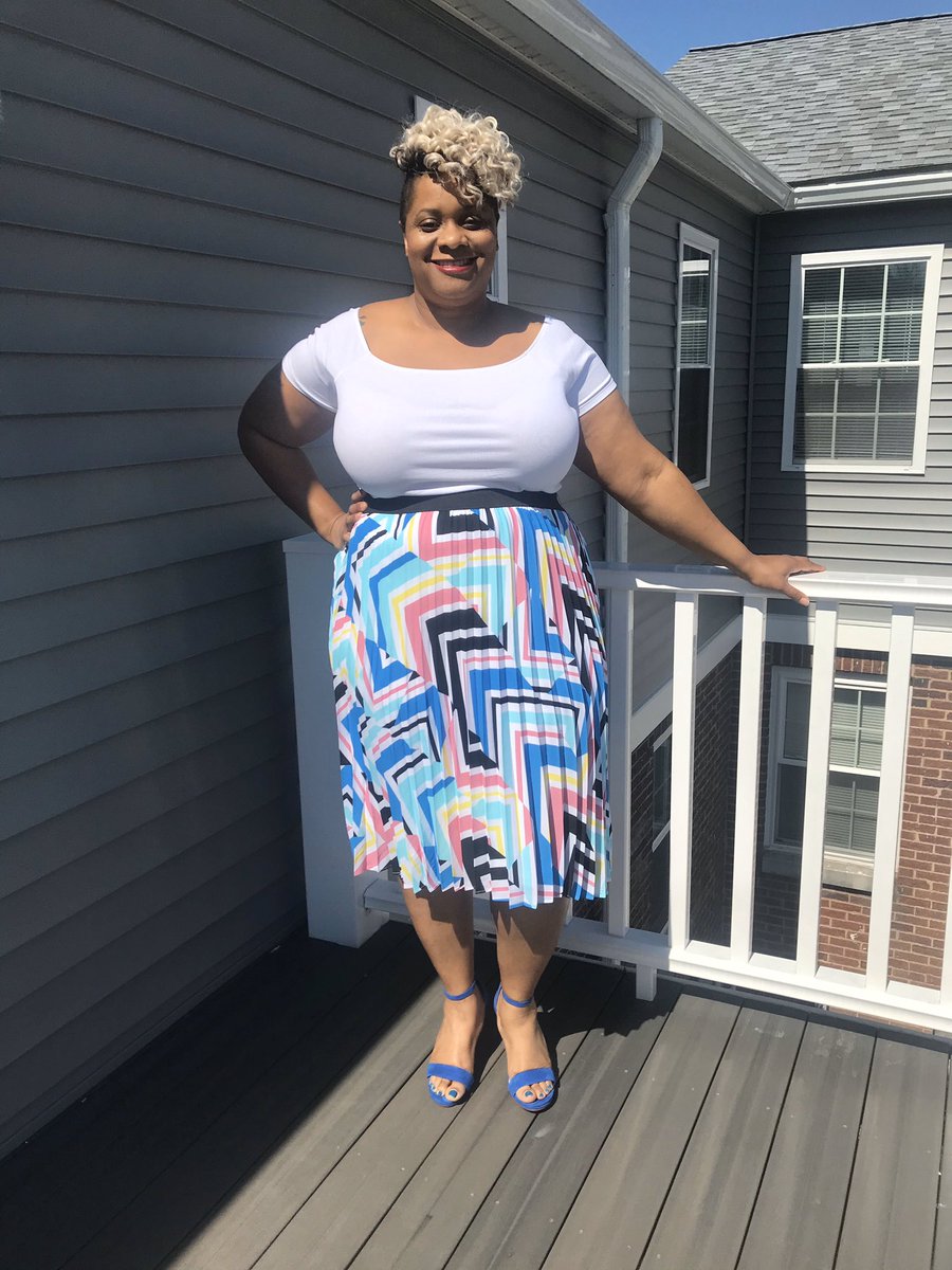 DeeMarieStyle's tweet photo. Todayβs Quarantine dress up is a pleated skirt from @Jcpenney and off the shoulder top from @oldnavy paired with royal blue sandals. #deemariestyle #justputiton
#fashionarts #styledaily #trendylook #styleinspirations #peoplestylewatch #lovethislook #momentsofchic #springwatch https://t.co/d9mxhzfVap