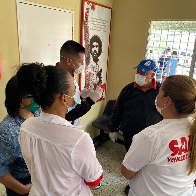 ElCam_Inmortal's tweet photo. 🛑GDCInforma| El Jefe de @GobCapital @dariovivaspsuv, visita CDI en la parroquia #Caricuao #UD6 centros centinelas comunitario para garantizarle al pueblo las medidas preventivas que se deben cumplir con obligatoriedad, y el óptimo funcionamiento.
¡PREVENCIÓN Y PROTECCIÓN!😷 https://t.co/JwHwTYjFR6