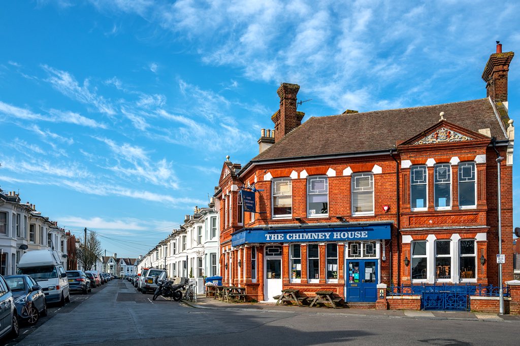 andrewhasson's tweet photo. Brighton #thechimneyhouse #prestonville #exeterstreet #deserted #isolation #coronavirus #britishweather https://t.co/gNOYaxK2Do