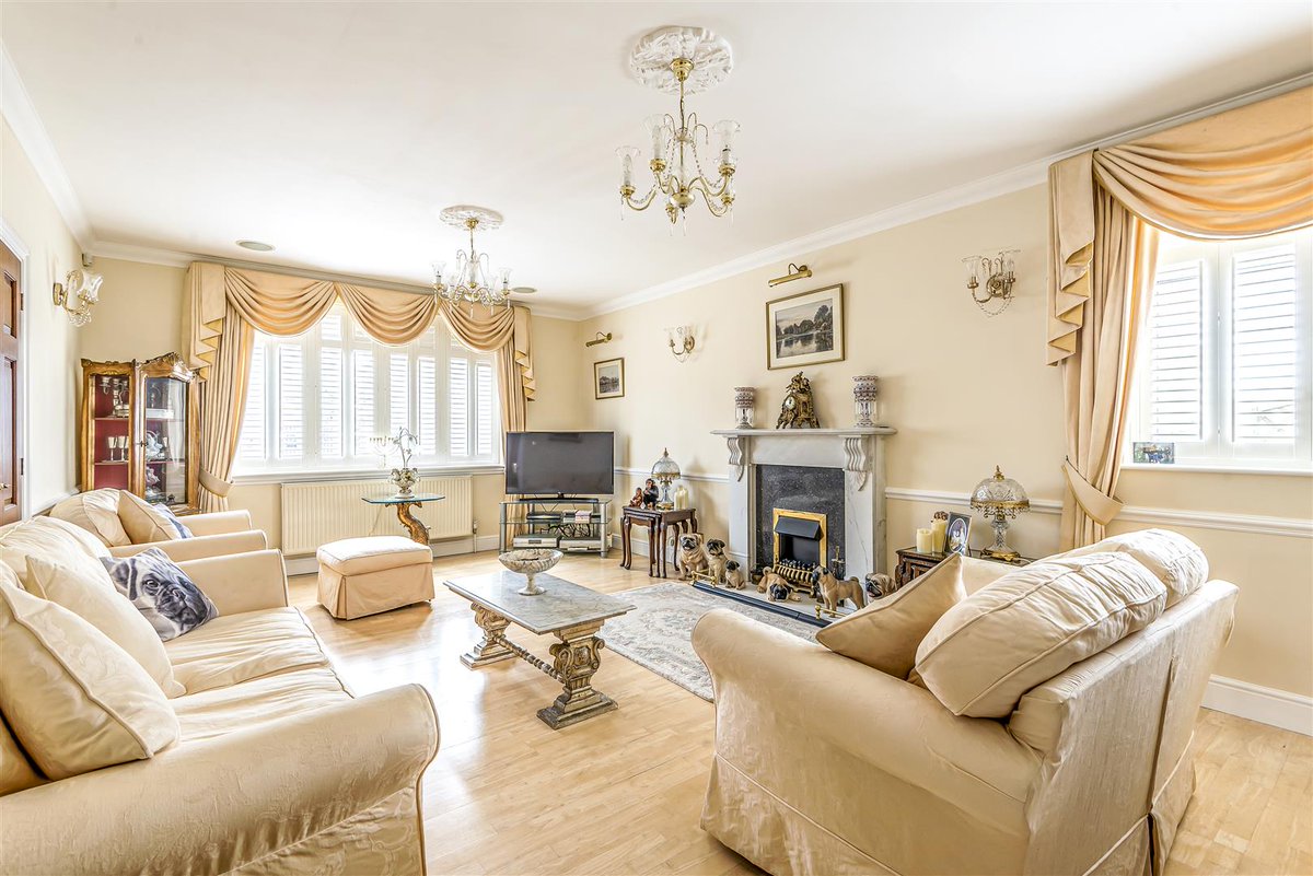 FrescResi's tweet photo. Whilst we can't physically go out and view properties at the moment, we can of course view them online or through virtual viewings! For more information on this fantastic home please call 01923 589 400
🛏5 bedrooms
📍 Radlett
💷 £2,395,000
#radlett  #stayhome #virtualviewings https://t.co/X7Y4oX72W1