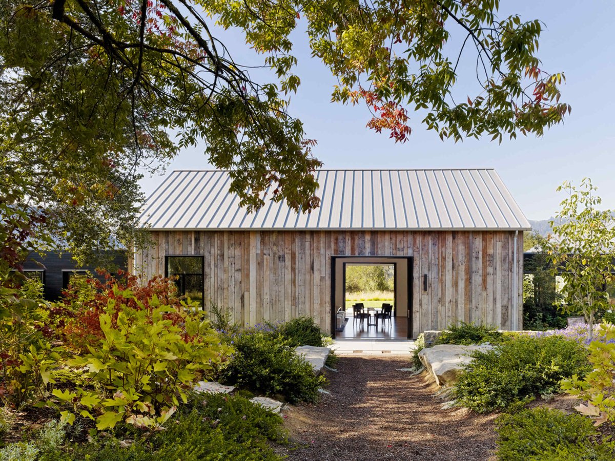 htsi's tweet photo. Country barns have new appeal for house hunters says property expert Ruth Bloomfield, as architectural innovation transforms chintzy charm into covetable contemporary living https://t.co/bfIrhUIcrS https://t.co/BVTBthrYDN