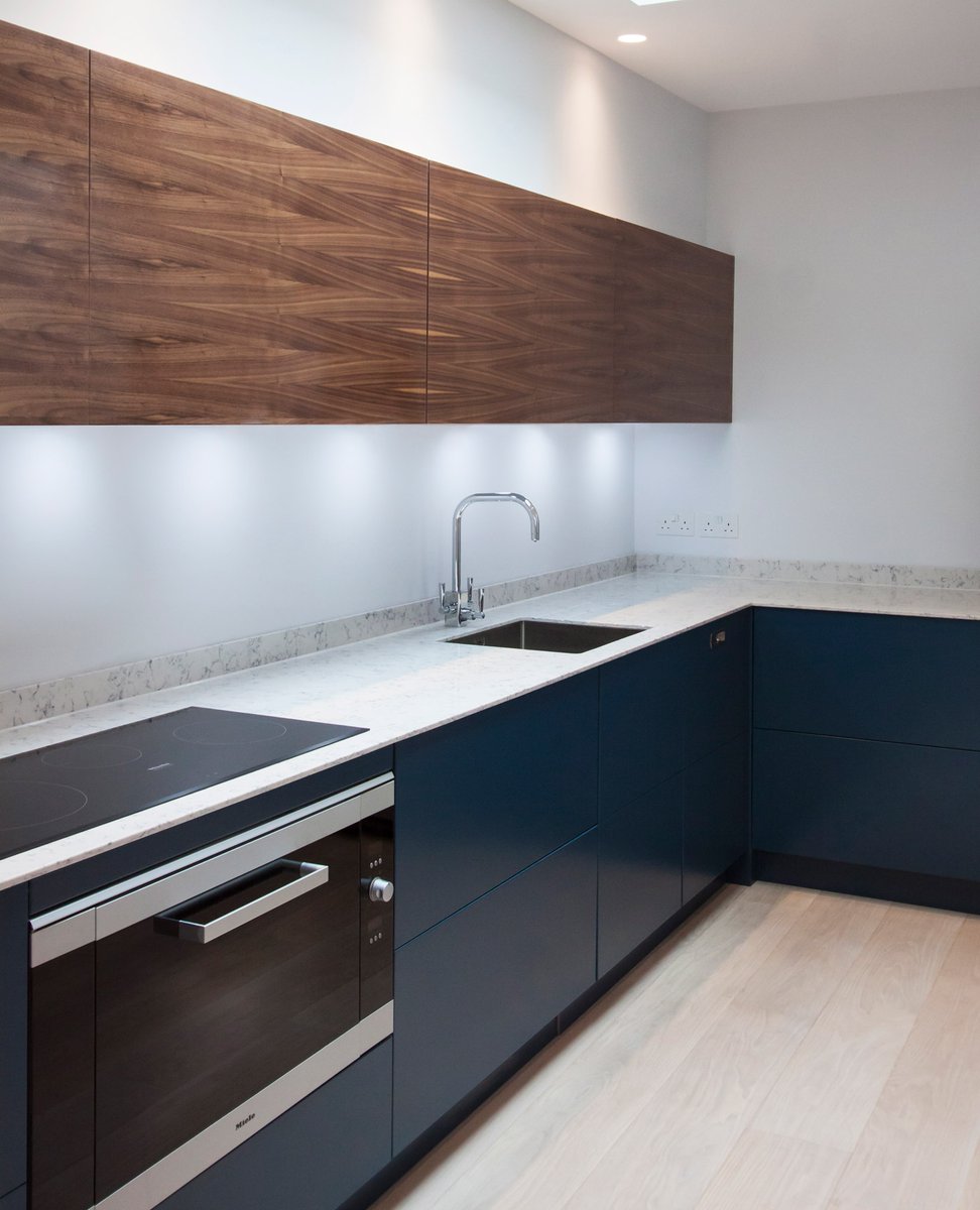 A bright and neutral use of our Pale Oak Oiled Boards creates a warm and light embience in this beautiful Fitzrovia designed by @architectureforlondon 
Please click the link in the bio to view more of our products and order samples.