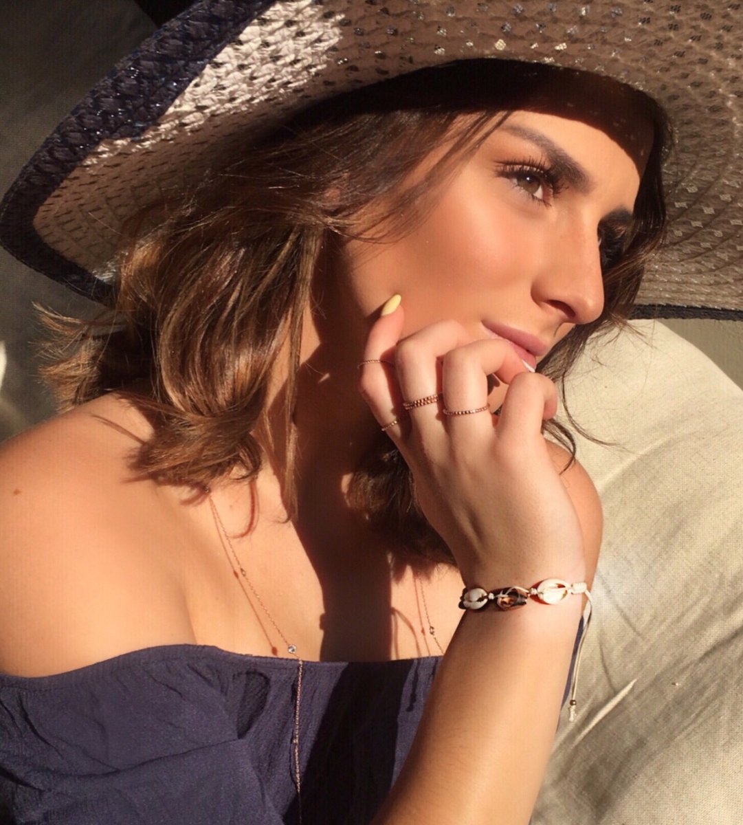 DrizzleSj's tweet photo. 🏵️Rose GolD LayeRed LooK🏵️
*
Featuring Midi Ring Set, Cowrie Shell Bracelet and Rose Gold Crystal Necklace. https://t.co/j4zTWzAfnk