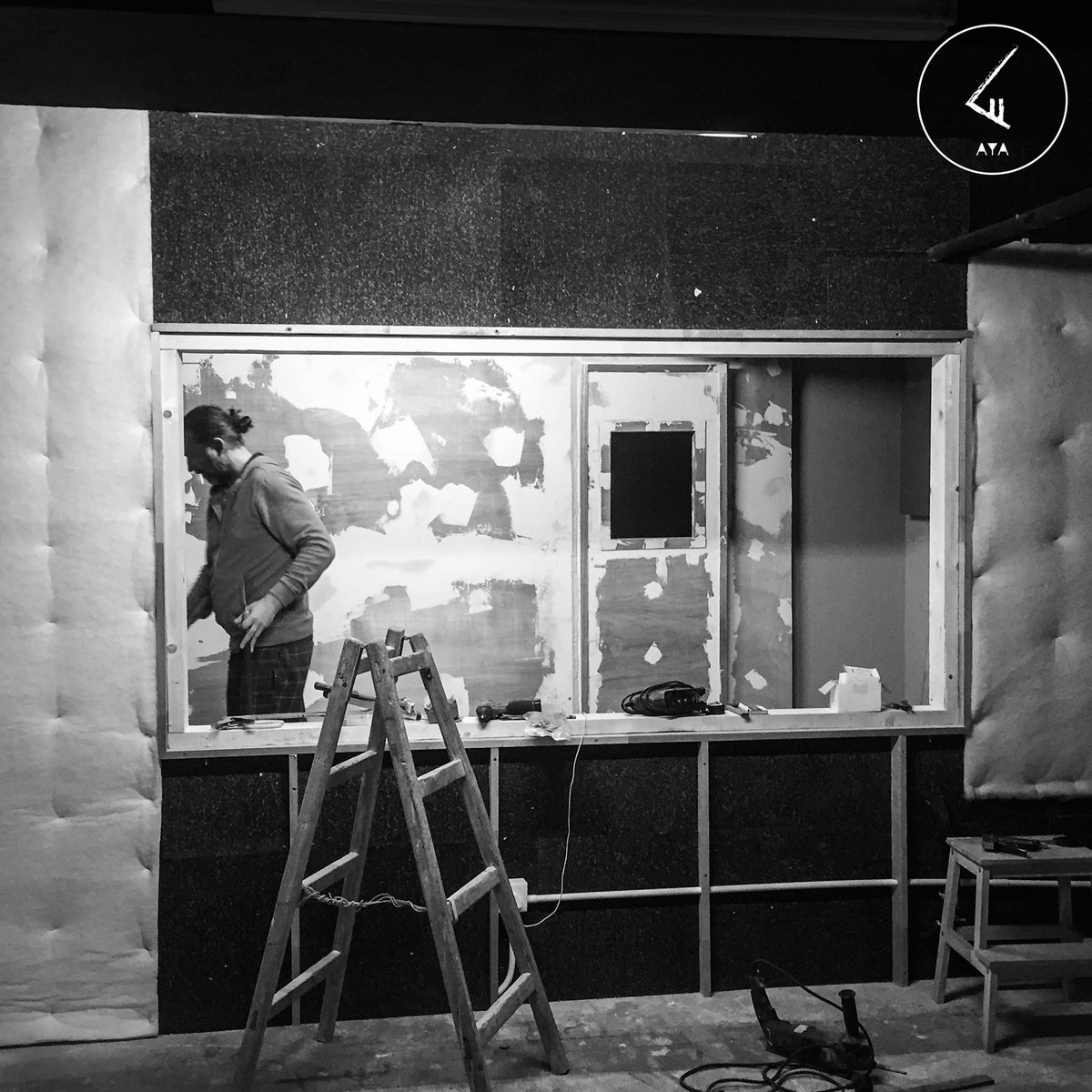 #tbt thats how we sound proofed our studio after we moved into a 2000sqft facility a year ago......
#stayhome #staysafe
#ayastudios #recordingstudio #audios #mixingstudios #mixing #mastering #analog #analogue #germanengineer #songmixing #audiomixing #acousticsolution #soundproof