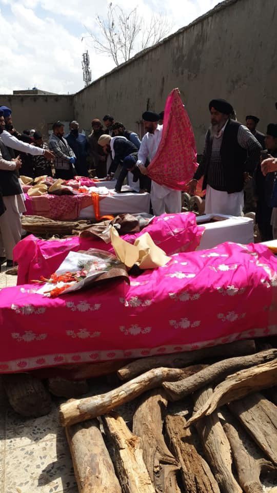 bljt_singh's tweet photo. Mass cremation in Kabul Afganistan after the terrorist attack on historical Gurudwara (sikh temple) on 25th March, 2020.
4-5 terrorists entered the holy place around 7 in the morning and more than 100 people were inside temple. The operation took 6 hours.
#Afghanistan #kabulsikhs https://t.co/6bUJcMz1I4