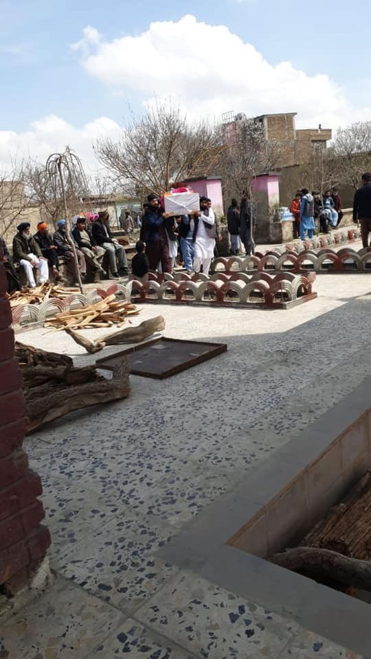 bljt_singh's tweet photo. Mass cremation in Kabul Afganistan after the terrorist attack on historical Gurudwara (sikh temple) on 25th March, 2020.
4-5 terrorists entered the holy place around 7 in the morning and more than 100 people were inside temple. The operation took 6 hours.
#Afghanistan #kabulsikhs https://t.co/6bUJcMz1I4