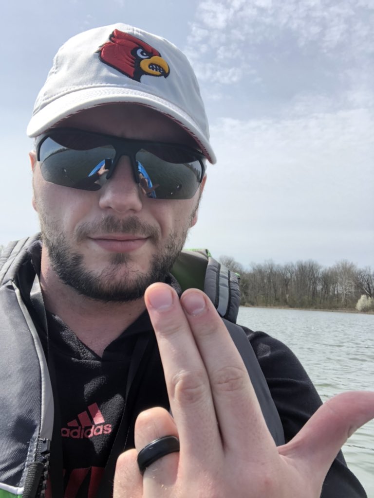 Coach_Hicks51's tweet photo. Enjoying the weather here in #ThaVille gettin’ an upper body pump in as well‼️ #NatureVille #SocialDistanacing @UofLFootball @ULFBRecruiting https://t.co/5PAtqYQl0Y
