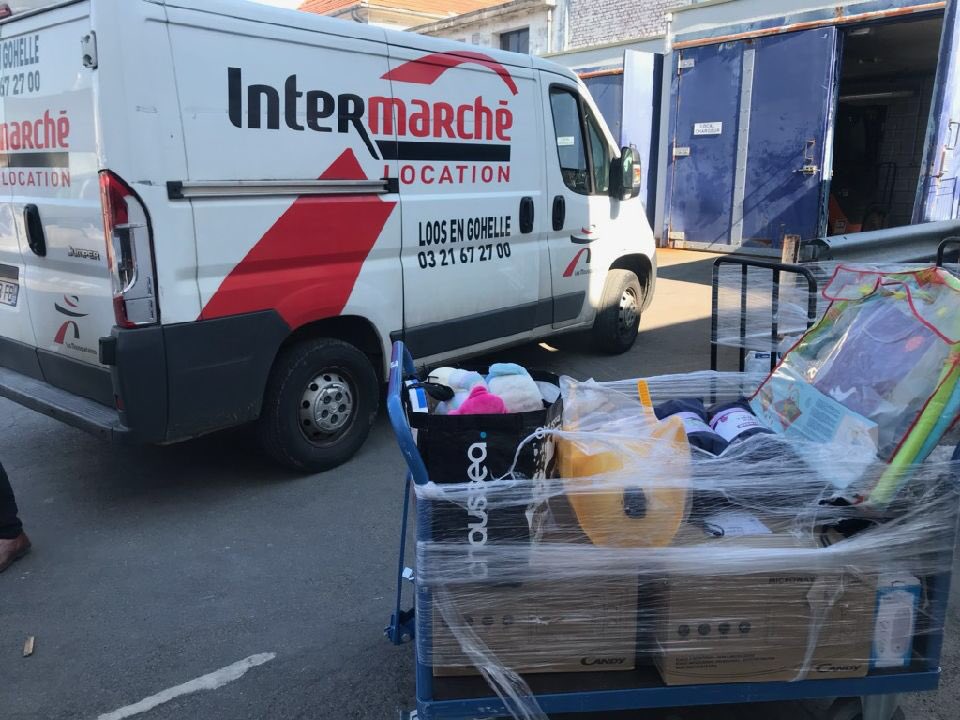 FLU_Officiel's tweet photo. [Dons | CH de Lens] 

Première livraison ce jour de tablettes, micro-ondes, tapis de jeu, chauffe-biberons et des denrées.
 
En accord avec la direction du CH de Lens, une livraison sera faite chaque jeudi. 

Le lien reste accessible ➡️ https://t.co/N44yV3XQMl

#Ensemble #Merci https://t.co/MwwntSqWAF