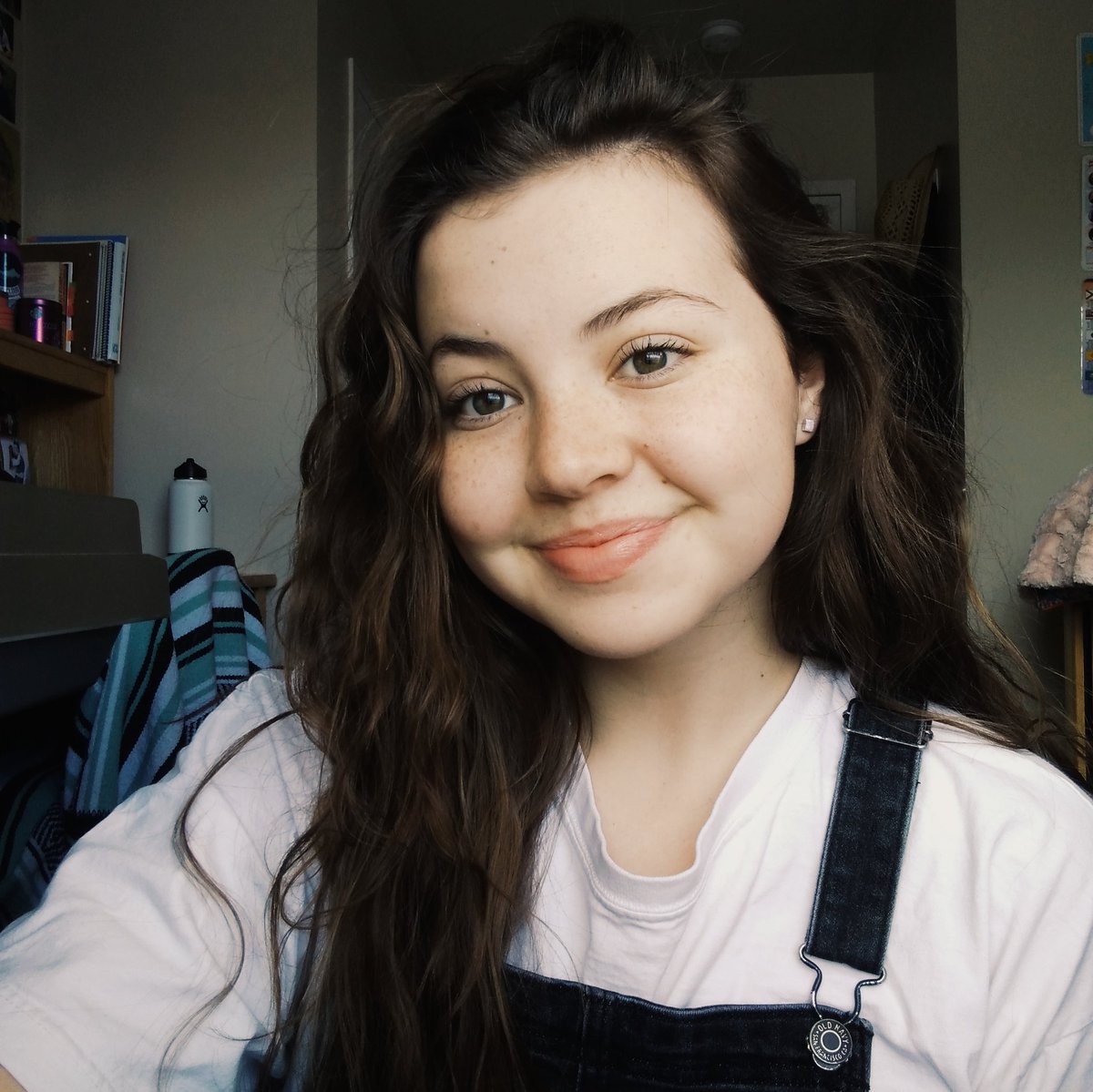 mandaleelowry's tweet photo. amanda has stopped doing her hair: a series https://t.co/G81gr7MPU8