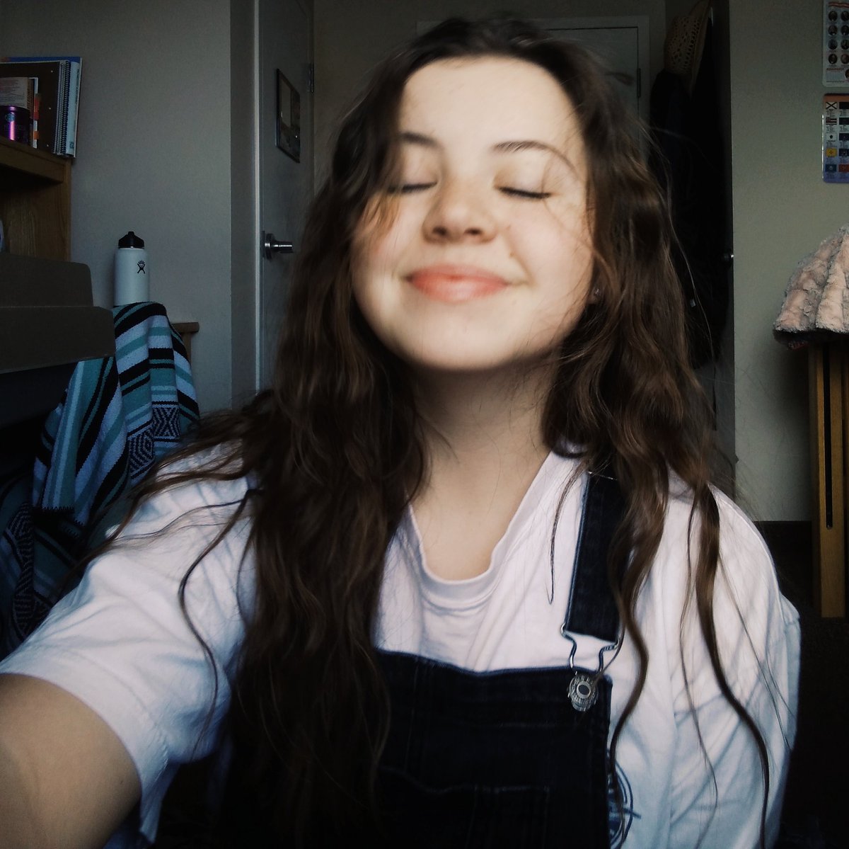 mandaleelowry's tweet photo. amanda has stopped doing her hair: a series https://t.co/G81gr7MPU8