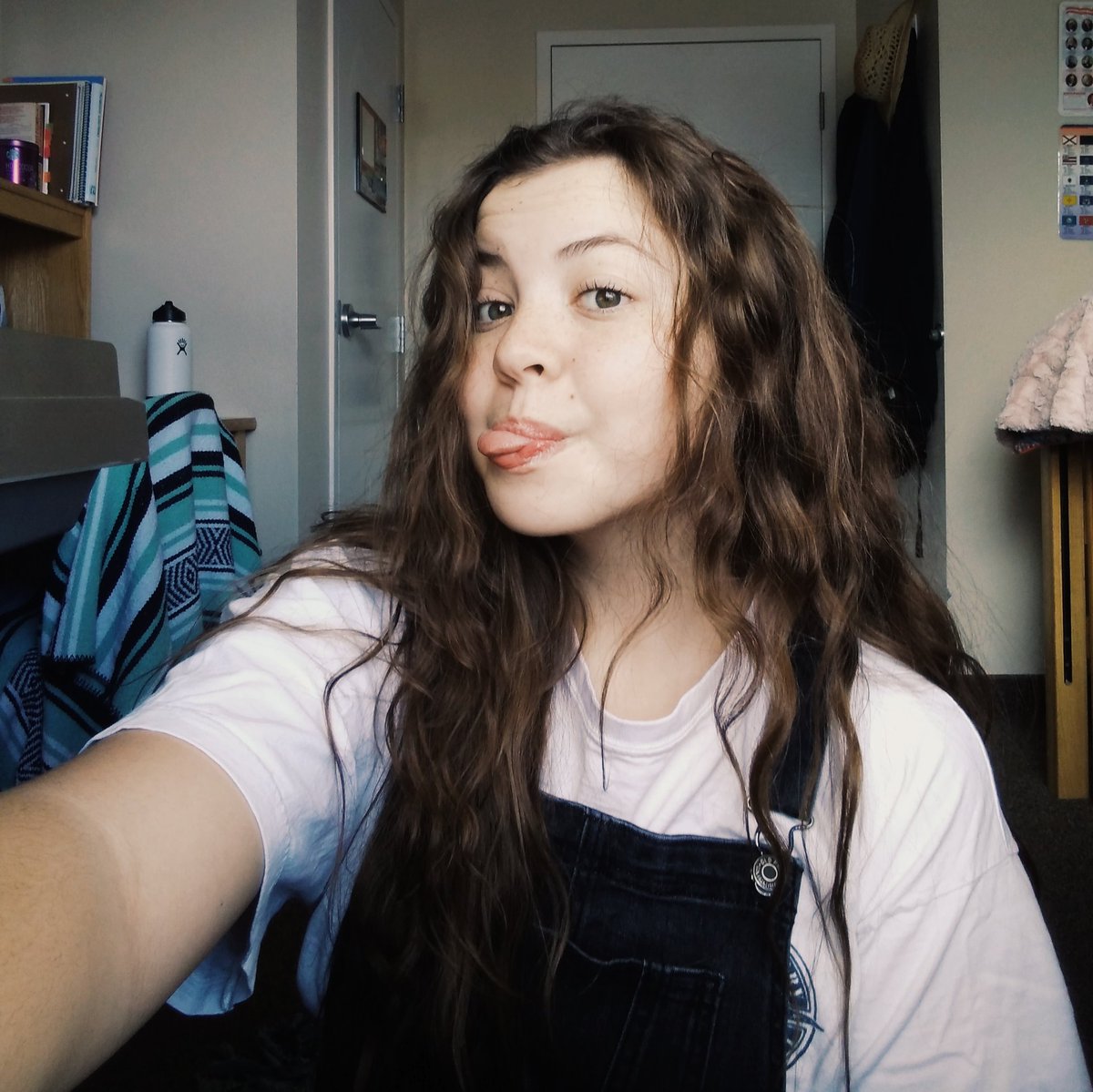 mandaleelowry's tweet photo. amanda has stopped doing her hair: a series https://t.co/G81gr7MPU8
