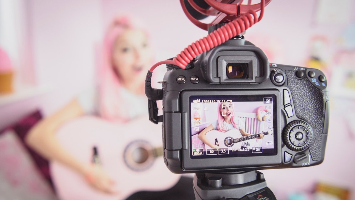 TuneCore's tweet photo. A guide to livestreaming concerts at home https://t.co/totMP76e0V https://t.co/py0AEuHwVY