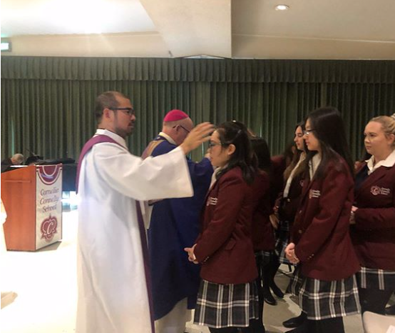 ConnellyNews's tweet photo. Celebrating Ash Wednesday with Bishop Kevin Vann https://t.co/AUOscz9C3u https://t.co/1ucfP5x3ma