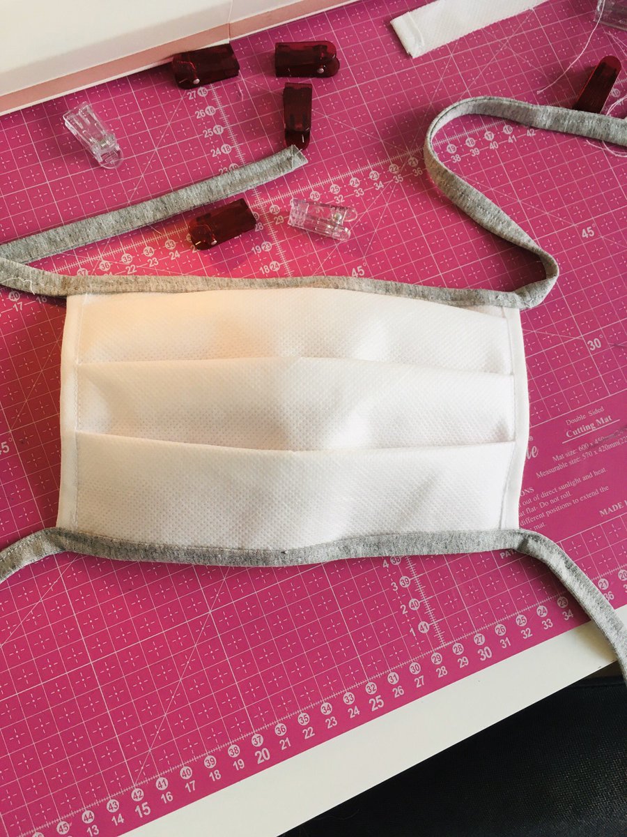 premiumphysio's tweet photo. DIY Gesichtsmasken Prototyp, weil es für uns keine Lieferungen von Schutzausrüstung gibt. #dasisttherapie https://t.co/B9n2580pkz