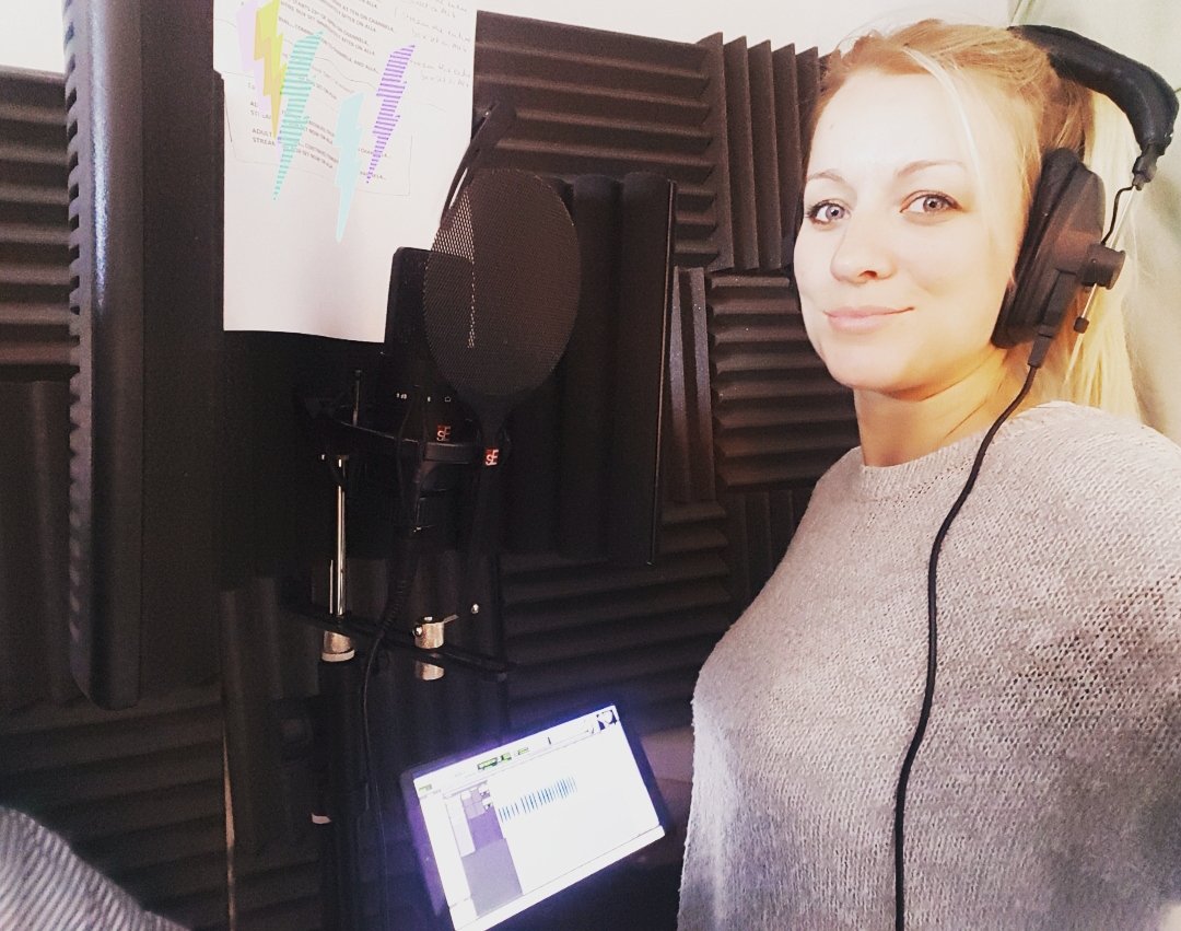 bexywoodtv's tweet photo. #wfh #StayHome #voiceover #remoterecording #nomakeup #filterrequired https://t.co/XcT3TZ5fFI