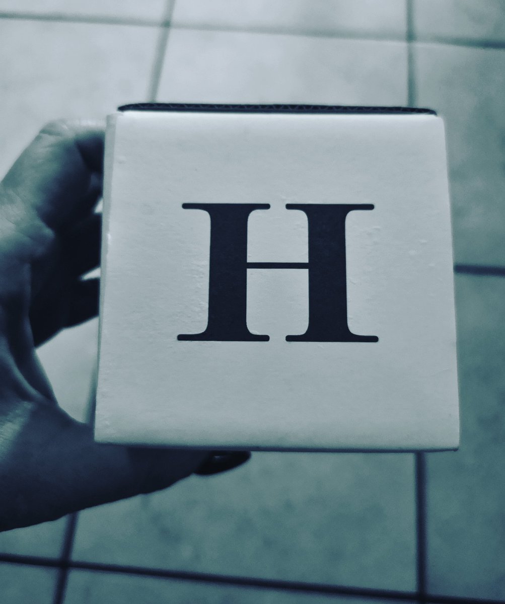 Boozy_Foodie's tweet photo. Pre-lockdown vibes! This looks intriguing @HartenbergWine! 💃 Eager to investigate a bit more, especially now that we have enough time to!

#gifted #TasteHartenberg #LifeWithHartenberg #escapewithhartenberg #visitstellenbosch #veganwine #goodmood #winesipping #winelife https://t.co/rpj8tYnMxo