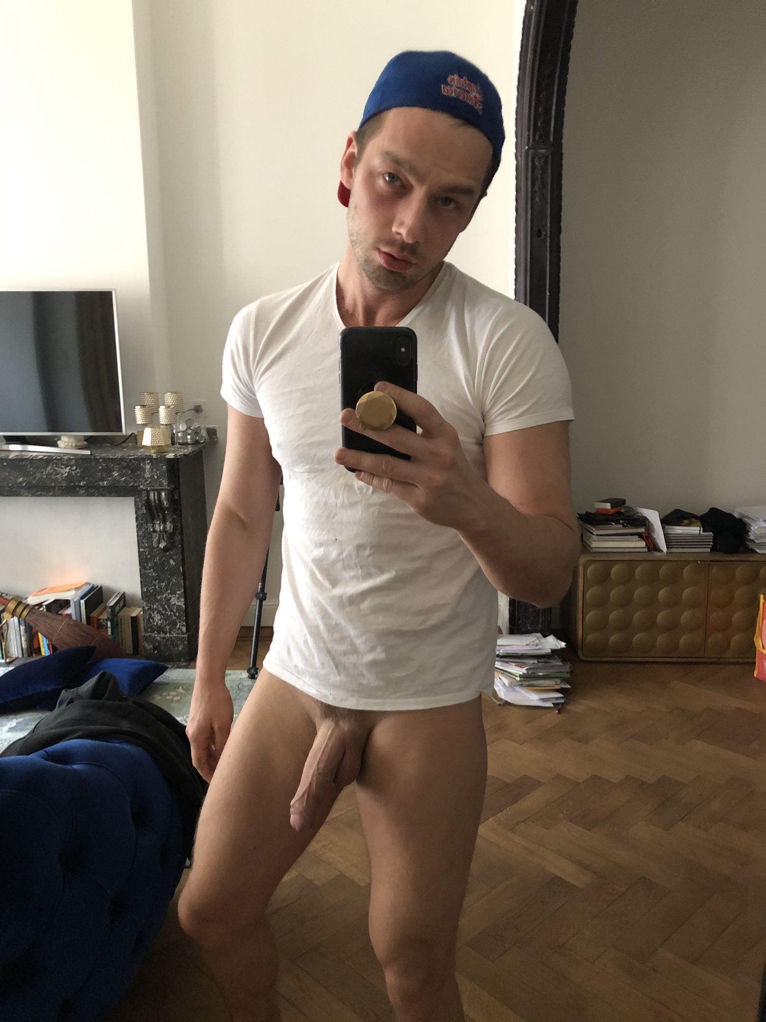 Boyfriend keeps on sending me xx rated pics when I’m at work.. so this morning I took one myself before