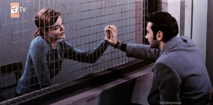 Sen benim yanı başımdaki uzağım
Sen benim uzağımdaki en yakınım
Dokunmam yasak sevmem yasak
Sensiz bu hayatta yaşamak tuzak
Sen adını koyamadığım
Senin adın kavuşmak olsun... 🙏 #BirZamanlarÇukurova #aslabırakmam