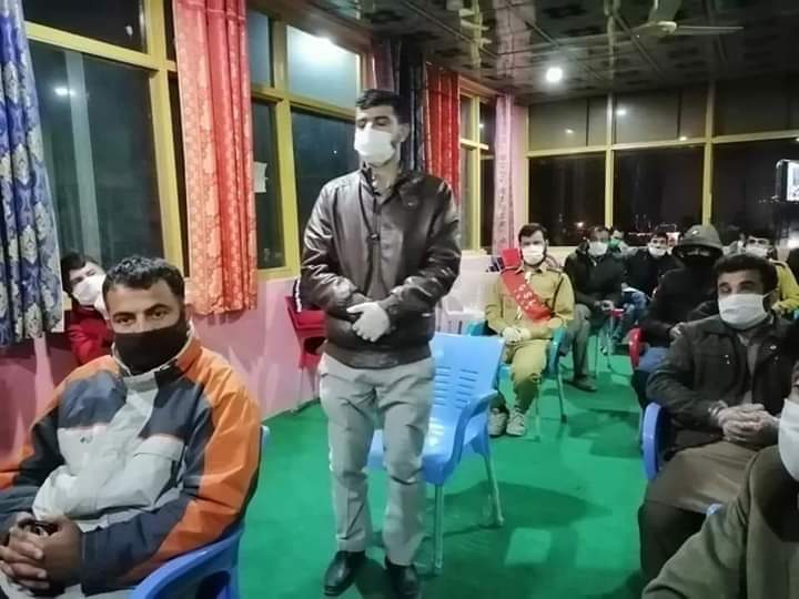 YawarOfficial's tweet photo. Thankyou Hunza for such great Love for Nagarians ❤
Today Amaideen Hunza devided masks other protective equipments for corona virus break over (COVID-19).
#HunzaNagar
#UnityOfNations
#COVID2019 https://t.co/2DvWml8buc