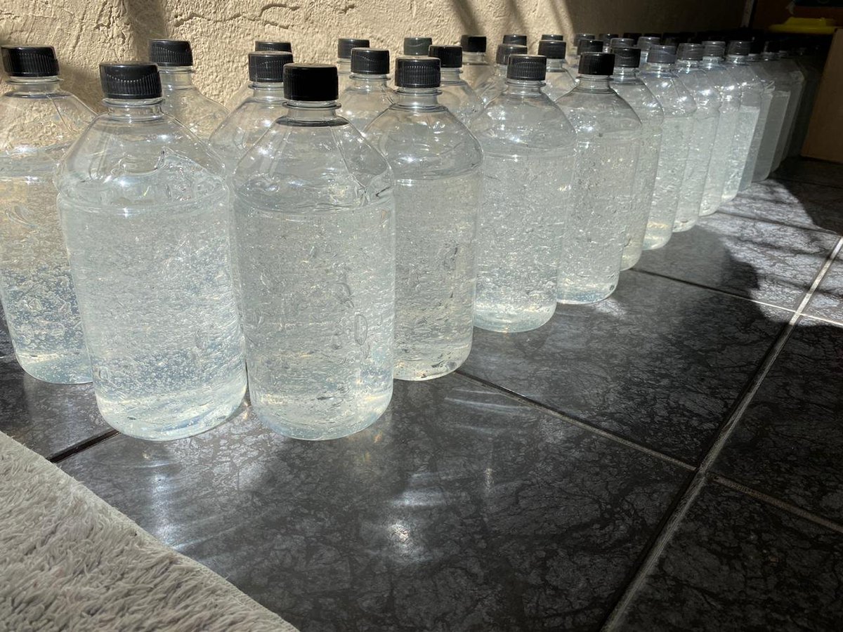 PCERJ's tweet photo. #121DP apreende grande quantidade de álcool em gel falsificado nos municípios de São Gonçalo e Iguaba durante Operação Assepsia. Saiba mais: https://t.co/o55Ga6fNpb https://t.co/8QfLMWJia2