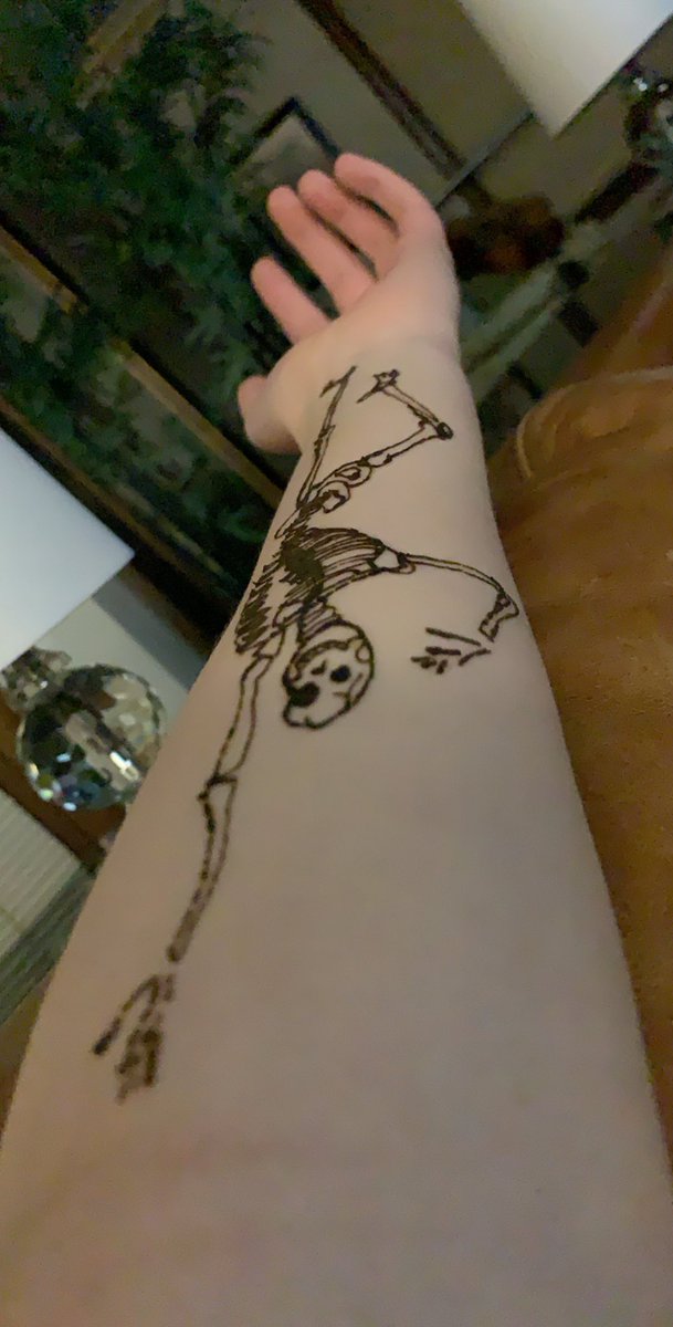 miacrowhenna's tweet photo. did this on myself... could be a possible tattoo in the future still deciding though💀 https://t.co/ZtJQh6Dulu