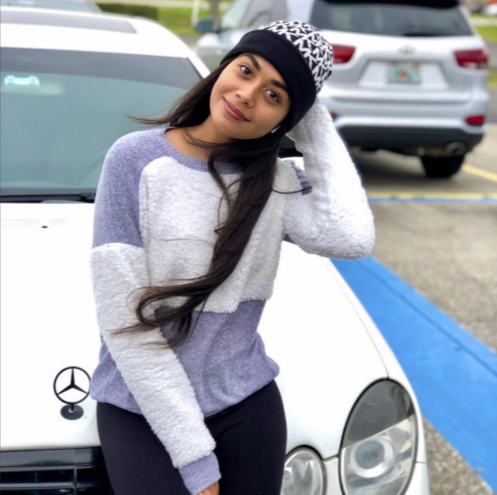 PoofApparel's tweet photo. @jorvanelys and her sweater are ready for this weather. https://t.co/KTNi0ZhN3r