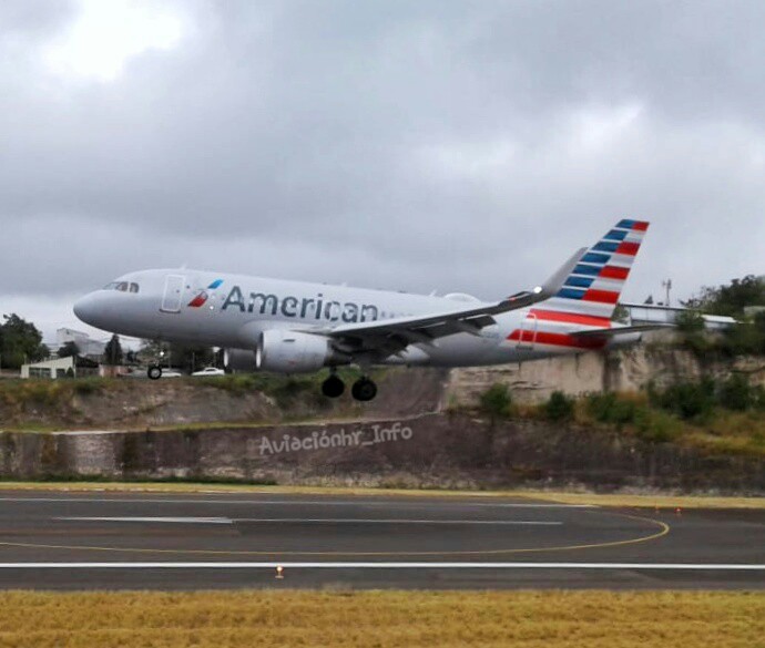 aviacionhr_info's tweet image. Airbus A319 de @AmericanAir rumbo a #MHTG procedente de Dallas Fort Worth, Texas #KDFW