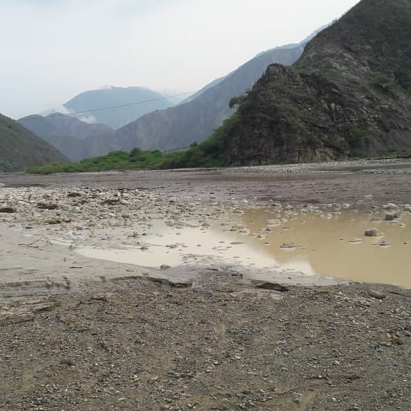 ElRegionall's tweet photo. Así inundados están los #caneyes en la vereda San Miguel de #Cepitá por el represamiento del río #Chicamocha ?La comunidad señala que este caney mide 7 metros y el agua ya casi lo tapa, destruyendo los cultivos y cosecha de #tabaco. @DGRDSantander
@MAguilarHurtado https://t.co/PcG8M4dbRb