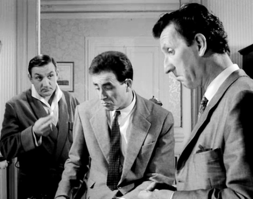 PolarSerieNoire's tweet photo. «Monsieur Fernand, ce que vous avez fait aux Volfoni, c'est pas bien !
- C'est surtout, pas juste !
- Elle est bien belle celle-là ! Comment, il me flinguent à vue, il me butent Henri...
- Justement pas !»
— Pascal et Bastien et Fernand
#Venantino #MacRonay #Lino
#LesTontons https://t.co/4xglIPLqAD