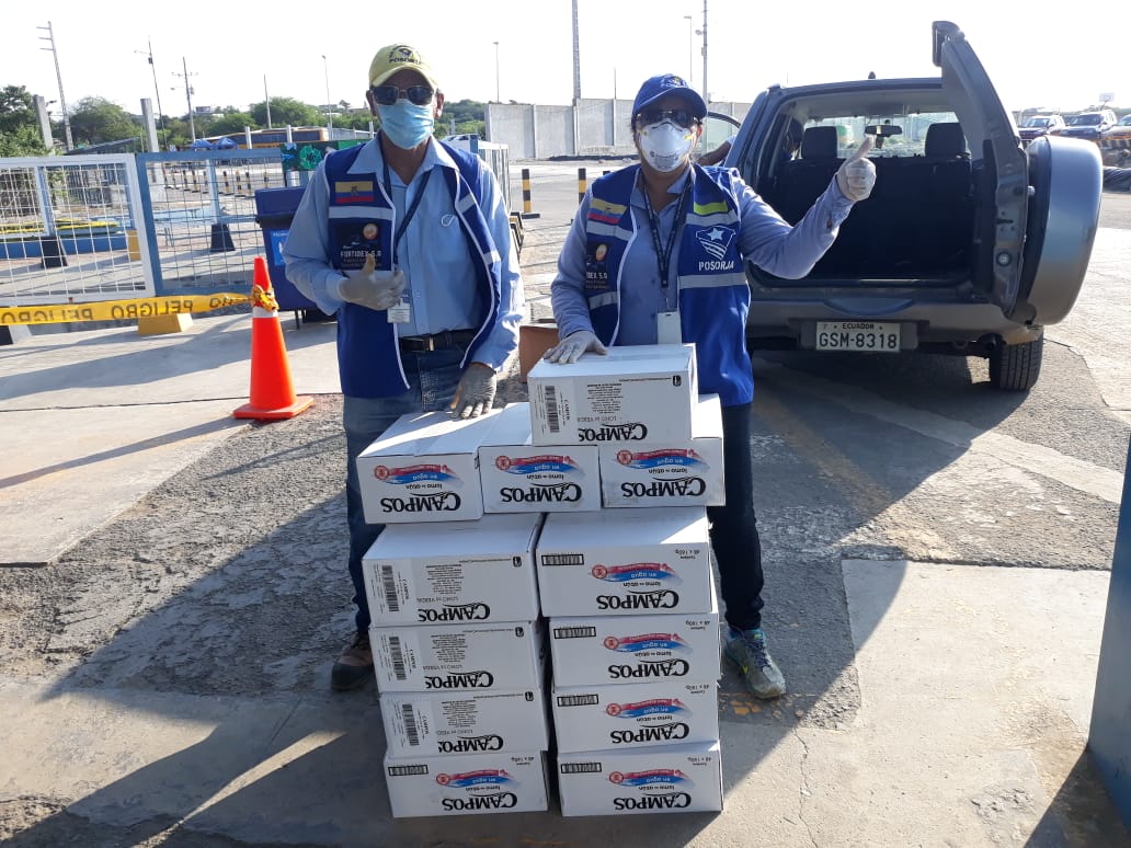 PesqueriaEc's tweet photo. Las comunidades de Posorja y Playas reciben donaciones que realiza SALICA del Ecuador, entregando provisiones durante esta emergencia sanitaria. Gracias @AtunCampos https://t.co/flT3Q40TjK