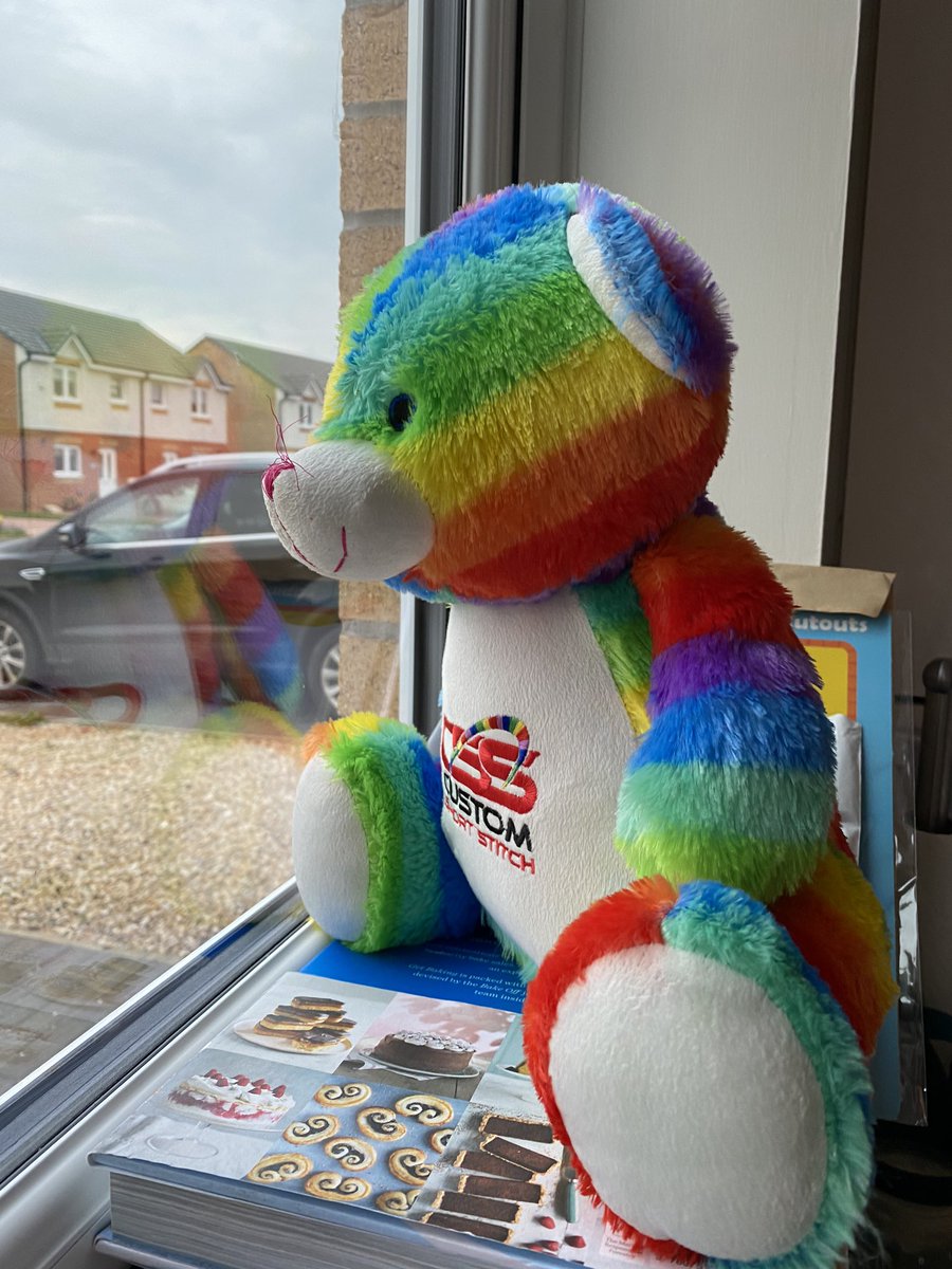 marauder_potter's tweet photo. @scott_tanski taking part in our estates lock down bear hunt :) seeing the smiles on kids faces when they spot him in fab! @ClanIHC @csportstitch #hockeyfamily #pridebear #hockeyisforeveryone #lockdown #weregoingonabearhunt @Shaunski15 https://t.co/bGfPSrEFcC