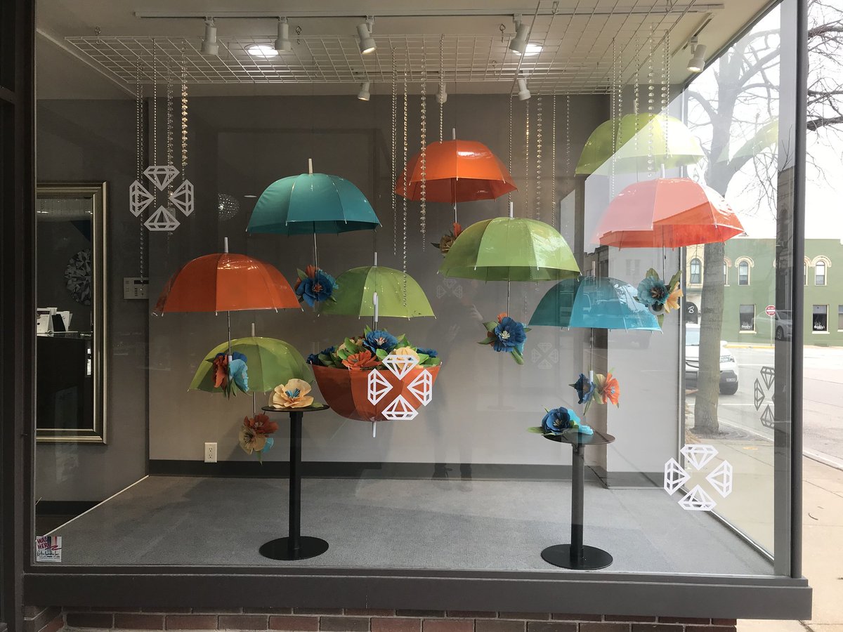 RetailworksInc's tweet image. It's raining jewels over at Diedrich Jewelers! 

#windowdisplay #spring #springdisplay #diedrichjewelers #jewelrystore