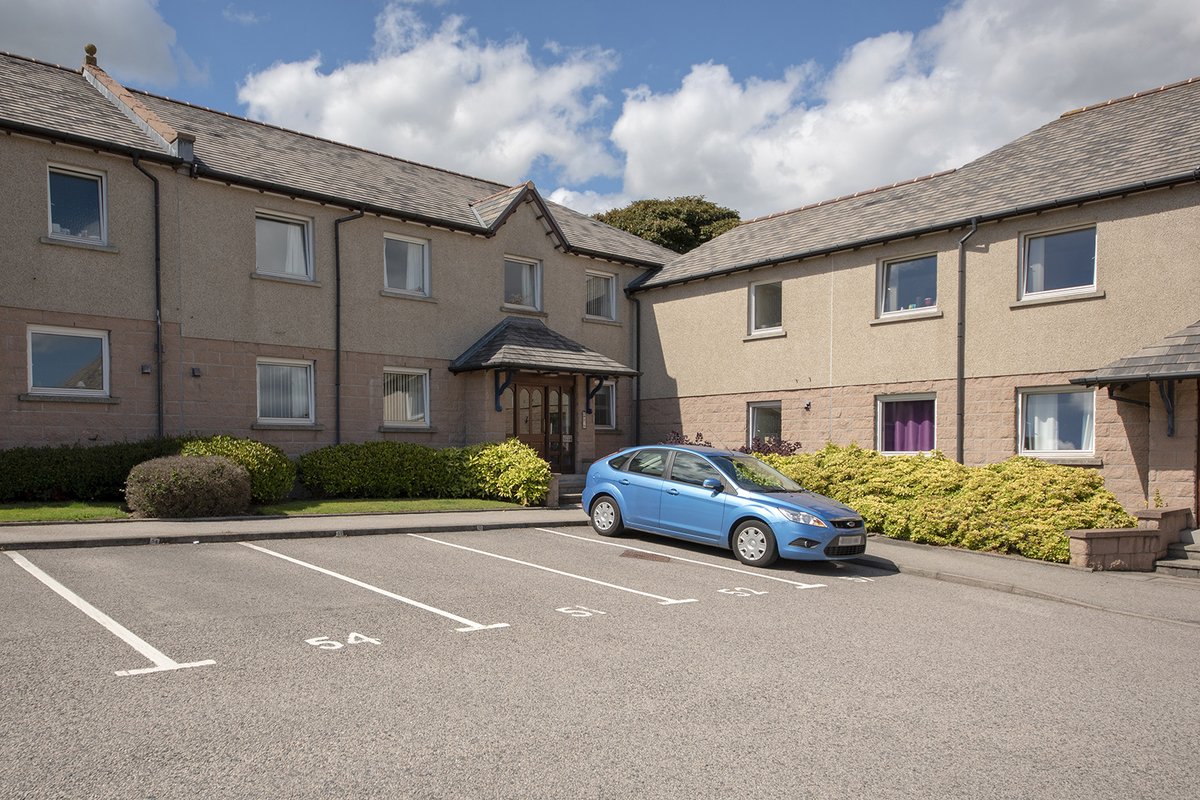 McEwanFraser's tweet photo. Spacious, Two Bedroom, First-Floor Flat with Allocated Parking in a Desirable Location, Minutes from the City Centre.
Offers over Β£160,000 - https://t.co/S4eZ2tHaRP
#Woodside #Aberdeen #Aberdeenshire #MFLProperty https://t.co/GiXCTIvW57