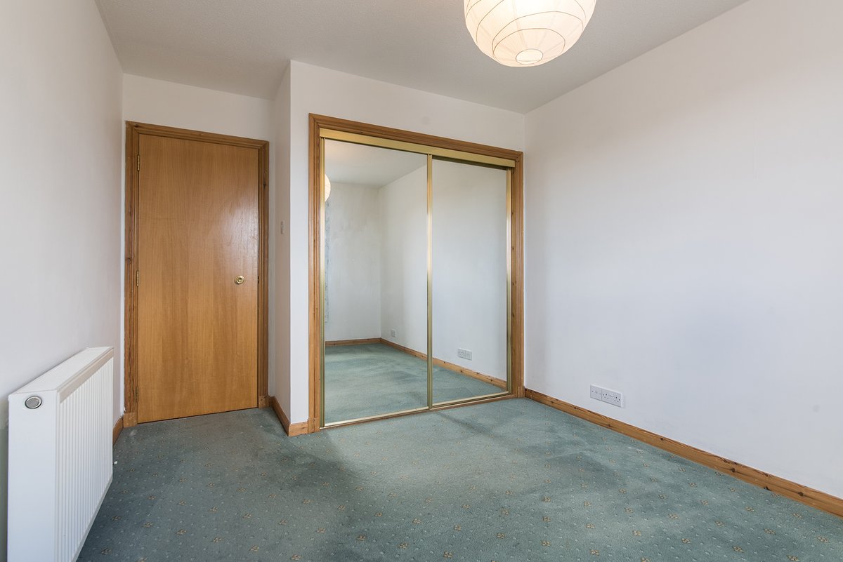 McEwanFraser's tweet photo. Spacious, Two Bedroom, First-Floor Flat with Allocated Parking in a Desirable Location, Minutes from the City Centre.
Offers over Β£160,000 - https://t.co/S4eZ2tHaRP
#Woodside #Aberdeen #Aberdeenshire #MFLProperty https://t.co/GiXCTIvW57