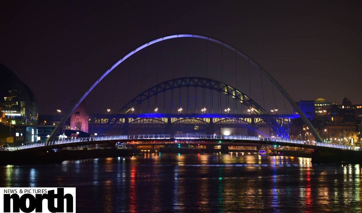 northnews's tweet photo. The Gateshead Millennium bridge and Tyne Bridge are lit up blue tonight in a symbolic show of support for the NHS &amp; care workers 💙
#NHSThankYou @altweet_pet #coronvirusuk #CoronaCrisisuk pic by @RaoulDixonNNP https://t.co/v9OuVd3dba