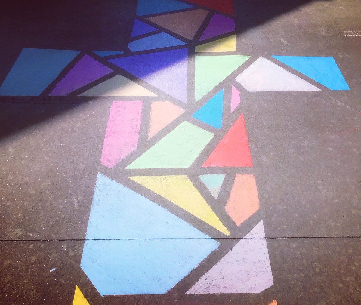 joycschultz's tweet photo. Happy to see parents encouraging art making during this time. Hopefully more will learn to appreciate #arteducation #finearts #K12ArtChat https://t.co/CP2Gz43Axj