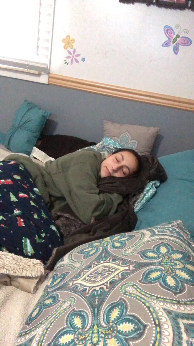 alyssapaige2003's tweet photo. Christmas pjs ONLY๐ #hpshomespirit2020 #teamofficertip ๐ฎ๐ปโโ๏ธ๐ #TeamWarden ๐๐๐ https://t.co/SkODIksrxl