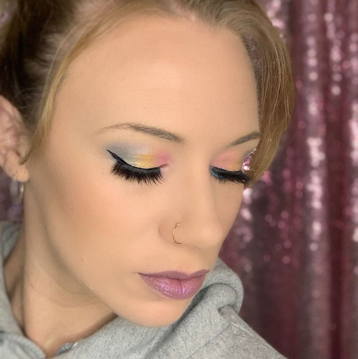 lashliner's tweet photo. Can we take a moment to appreciate this Lashliner look?! ✨ Are you more or a 🌈 or 🤎 makeup lover?! 📸 @angelicalynnbeauty #lashliner #magneticlashes #magneticliner #beautyblogger #mua https://t.co/WMigIEQHFX