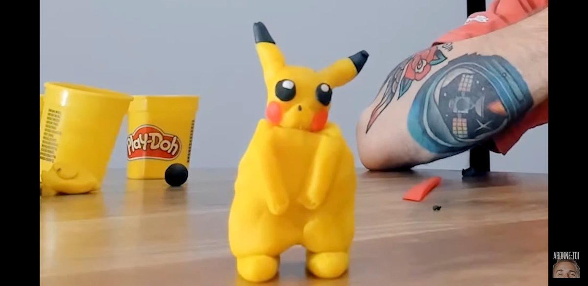 Vavapatate_'s tweet photo. Jpp j'explose de rire à Chaque vidéo activités manuelle de Squeezie😂😂😂 https://t.co/YwCg3asDTD