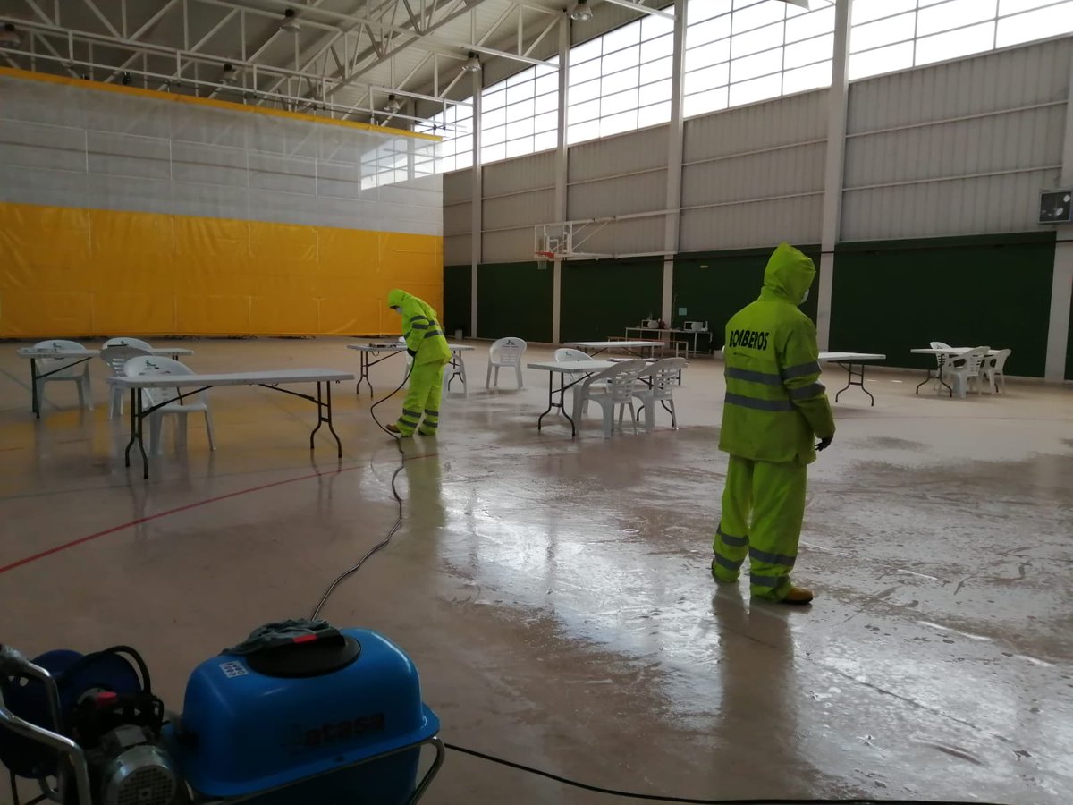 Desde SCIAB, realizamos trabajos de desinfección en el Pabellón Jorge Juan, donde están alojadas las personas sin hogar.
Todos juntos para prevenir  contagios de COVID-19.
#Albacete 
#COVID2019 
#TodosContraElCoronaVirus