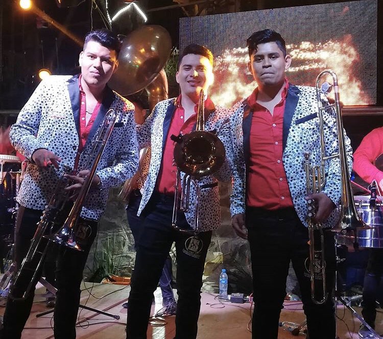 Buenos días de #Jueves en esta #Cuarentena Les dejamos esta foto de nuestra sección de trombones! #Chava #Charly #Pepe 🎵 Huya huya...🎵
