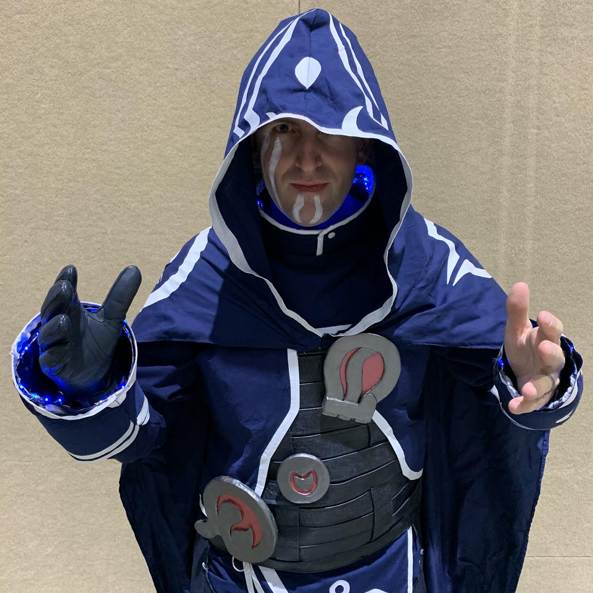 dixonij's tweet photo. @ChannelFireball Got to cosplay for the first time at #MTGReno thanks to @TarmoKat lending me her Jace and had an utter blast. One of these days I'll get around to making something of my own...๐ค https://t.co/mKJriweFEp