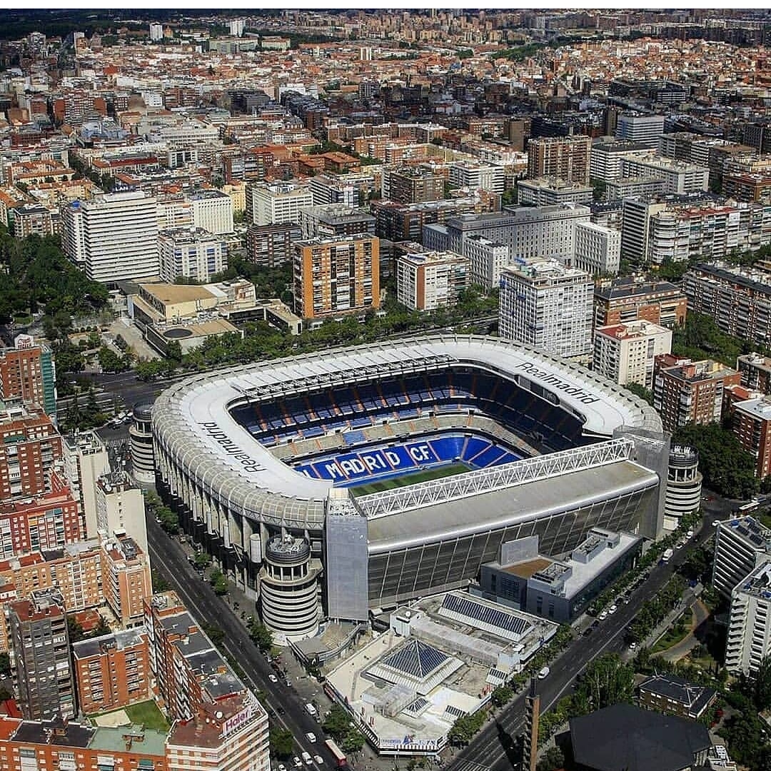KevinFarinango5's tweet photo. ¡OFICIAL! 🚨

El Real Madrid anunció que el Santiago Bernabéu se convertirá en un centro de suministro de equipos médicos para lucha contra el Coronavirus.👏
.
#santiagobernabeu #españa #noticiasfutbol #foxsports #diarioas #marca #realmadrid #realmadridtv #merengues #coronavirus https://t.co/e22EqqNq0l